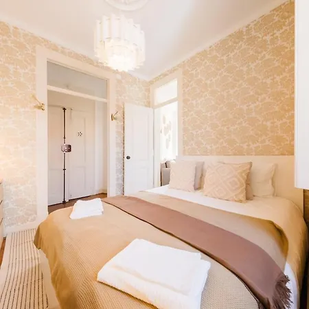 Apartment Luxurious 4-Bedroom Apartment Lisbon