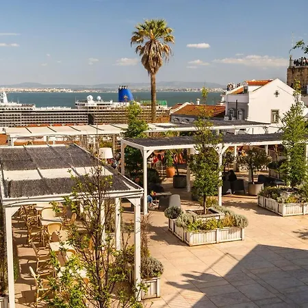 Apartment Luxurious 4-Bedroom Apartment Lisbon