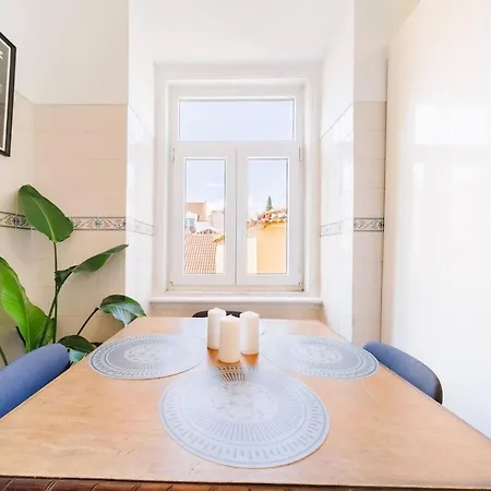شقة Luxurious 4-Bedroom Apartment *