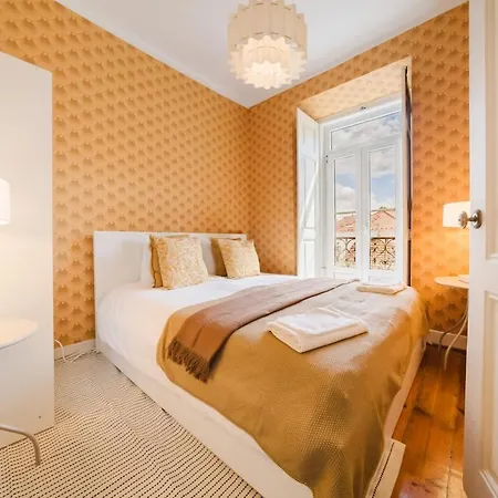 Luxurious 4-Bedroom Apartment شقة
