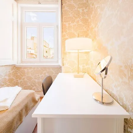 Luxurious 4-Bedroom Apartment Apartman *